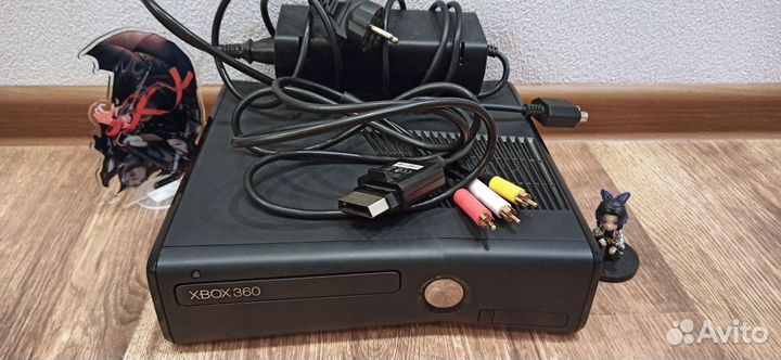 Xbox 360 с играми джойстиком и кинектом