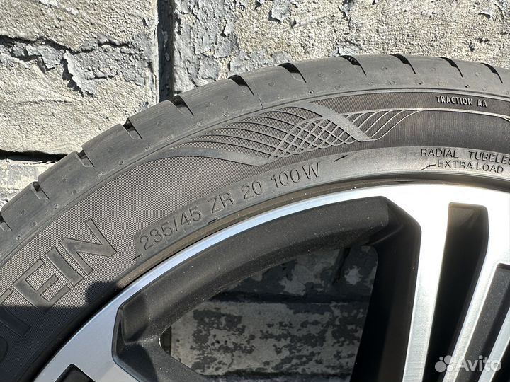 R20 Vredestein Ultrac Satin 235/45, PCD 5x112 DIA 57.1