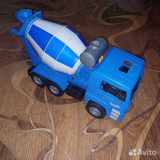Машина игрушка Bruder бетономешалка MAN сине-серый