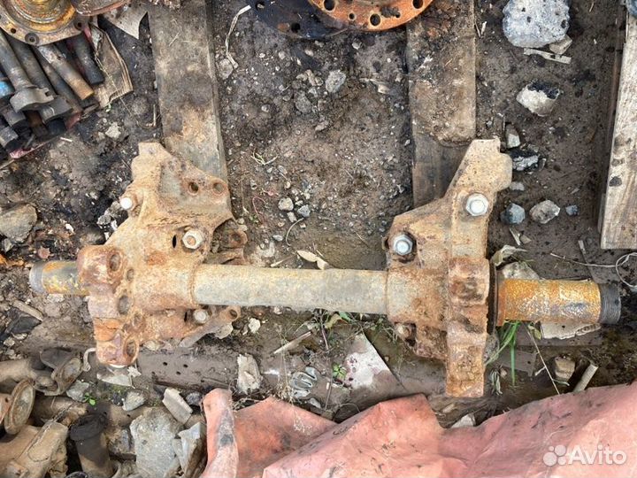 Ось балансира 10 т в сборе с кронштейнами Камаз