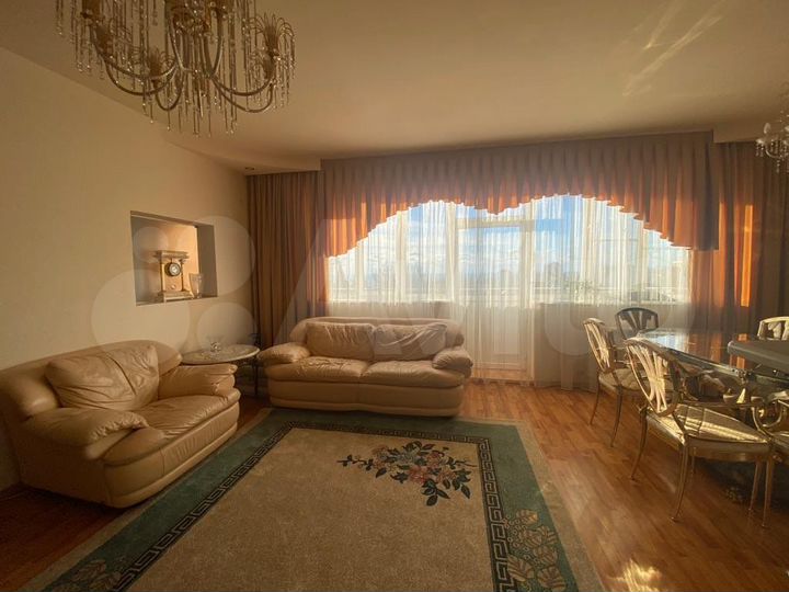 4-к. квартира, 100 м², 2/4 эт.