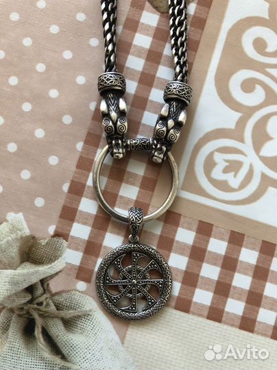 Серебряная цепочка с подвеской
