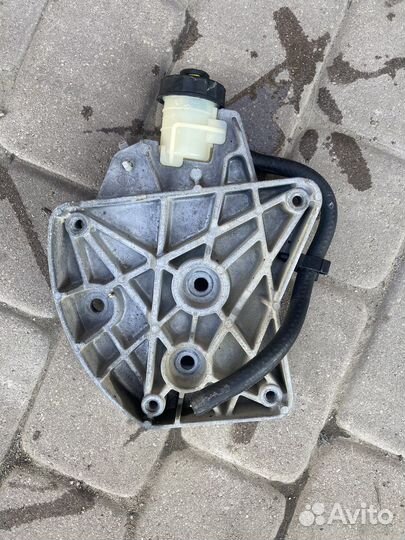 Кронштейн изотроника с бачком opel astra h