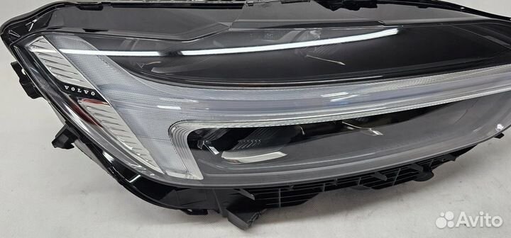 Volvo XC60 II рест. фара передняя правая full LED