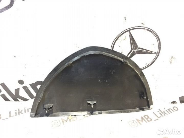 Накладка торпедо правая Mercedes S-Class W221