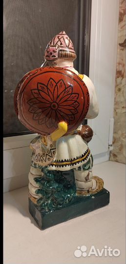 Фарфоровая скульптура «Русский богатырь»