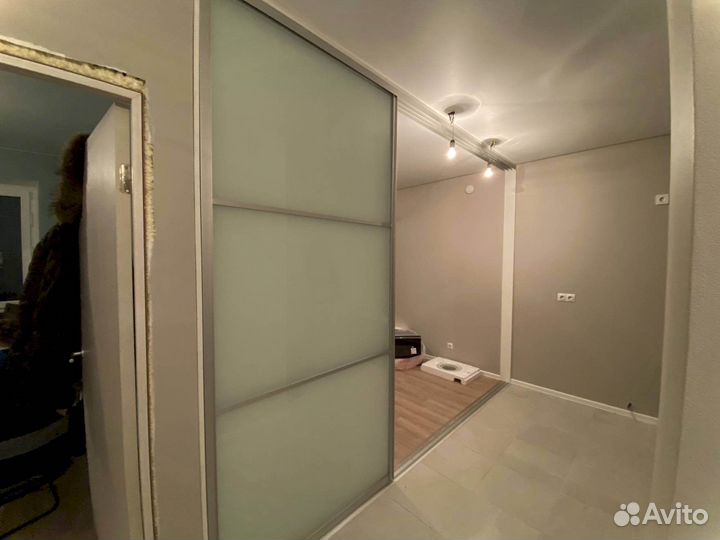 Раздвижная перегородка с матовым стеклом