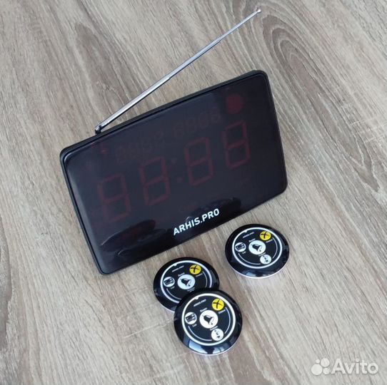 Табло вызова официанта руссифицировано и кнопки