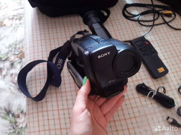 Видеокамера Sony CCD-TR401E