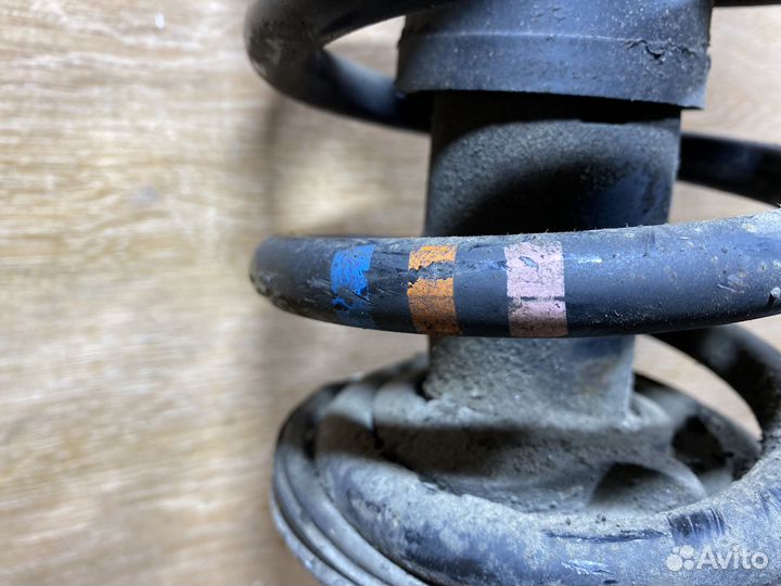 Комплект передних стоек Audi A4 B7 ST222