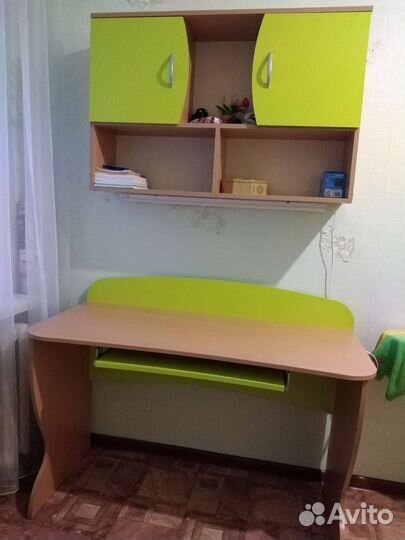 Компьютерный стол, полка навесная, шкаф