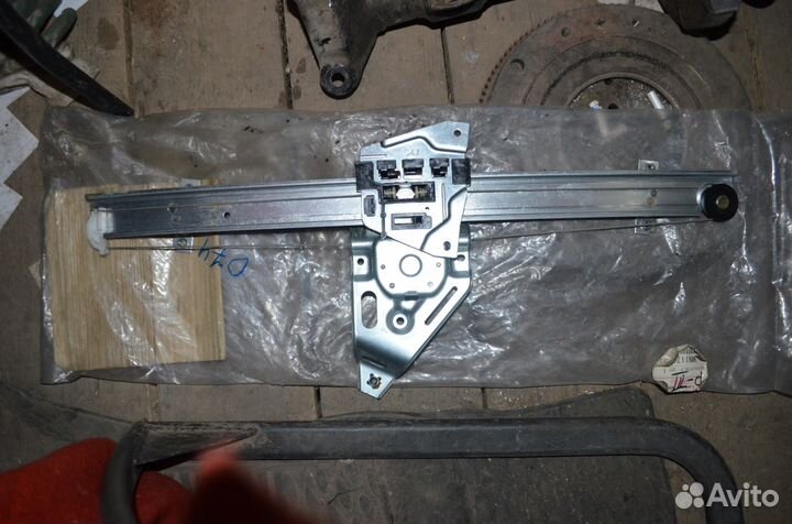 Mitsubishi Pajero Стеклоподъемник