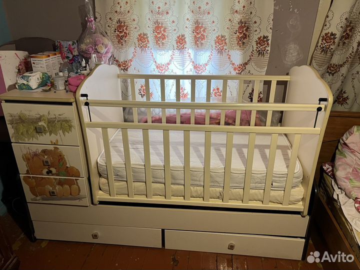 Детская кроватка с комодом