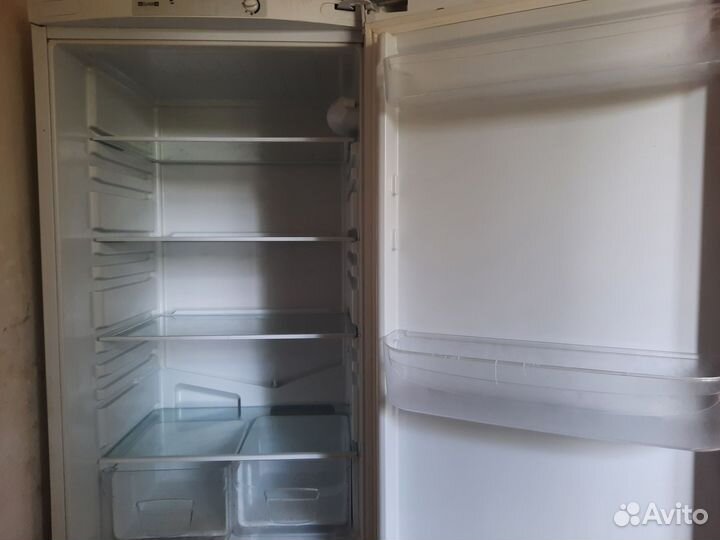 Холодильник бу indesit в рабочем состоянии