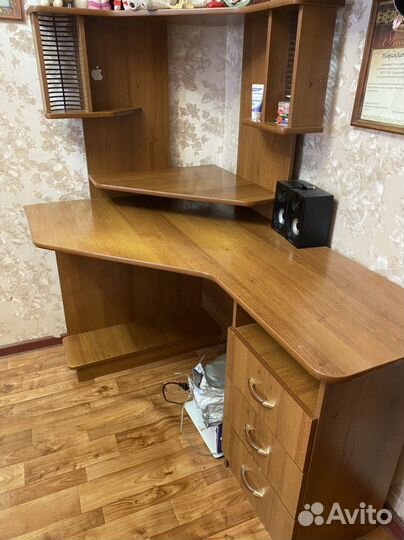 Компьютерный стол