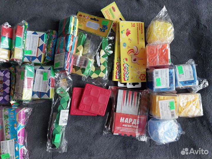 Кубики-рубики, брелочкм-лабиринты, змейка новые