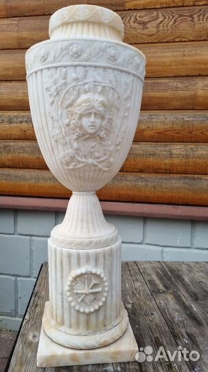 Ваза из мрамора