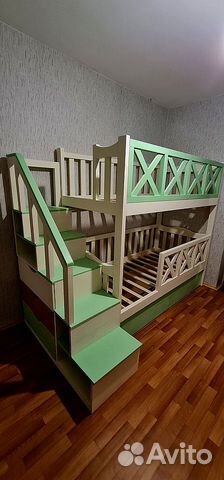 Детская двухъярусная кровать