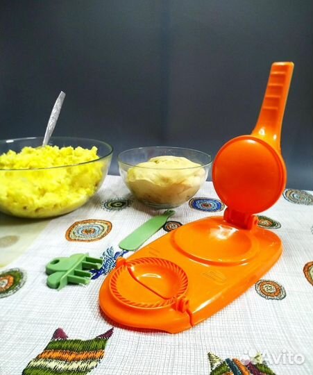 Прибор для лепки пельменей и вареников