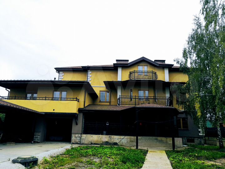 Дом 1500 м² на участке 30 сот.