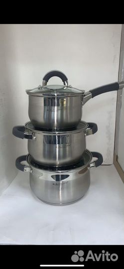 Набор из кастрюль