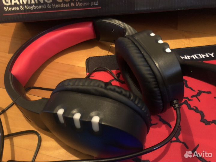 Клавиатура мышь наушники и коврик набор (новый)