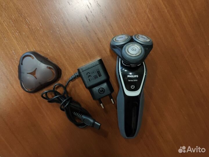 Бритва электрическая philips почти новая