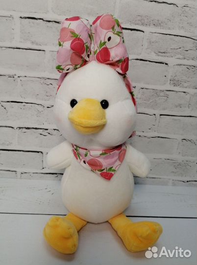 Мягкая плюшевая игрушка - уточка с бантом, 23 см