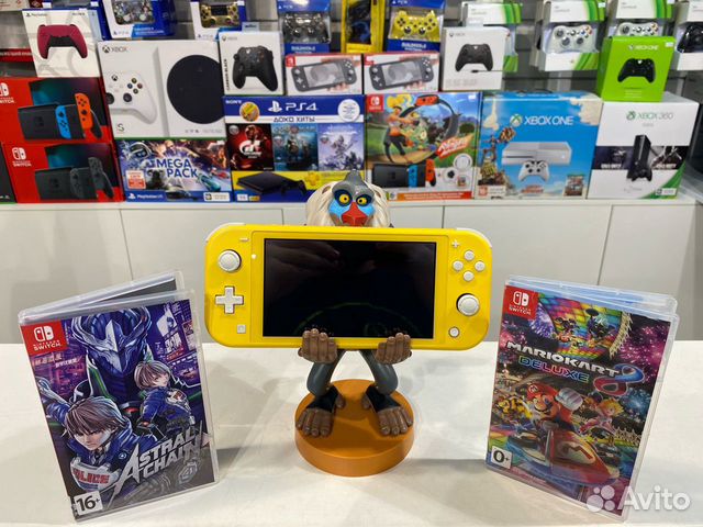 Nintendo Switch Lite + Astral Chain + Mario Kart 8