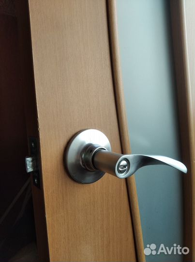 2двери с замками коробкой и накладки