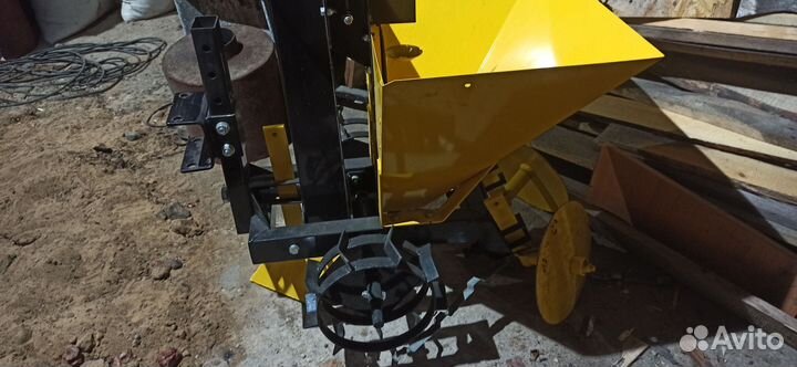 Картофелесажалка для мотоблока