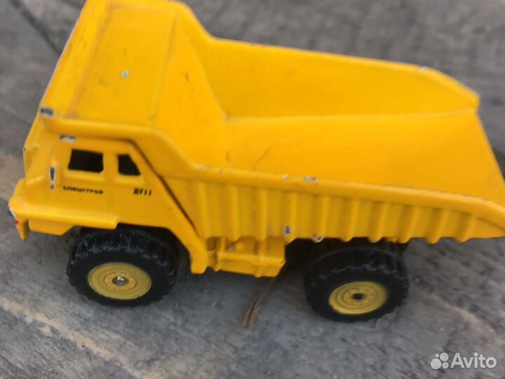 Игрушечный белаз