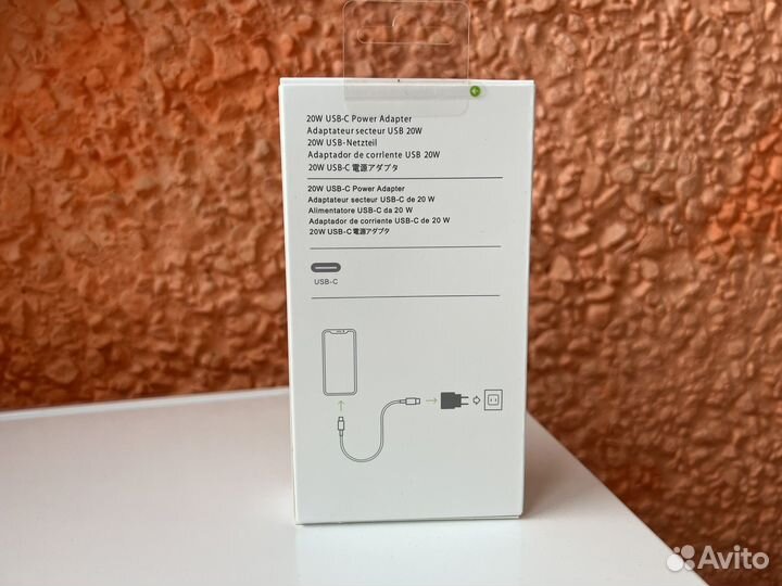 Оригинальная зарядка на iPhone