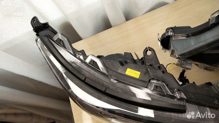 Продам фары Toyota RAV4 xa50 led, комплект -Новые