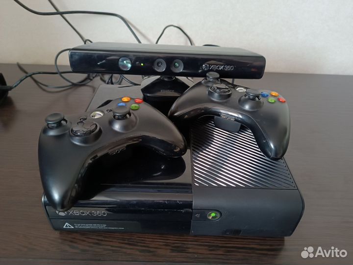 Xbox 360е 2 геймпада кинект 56 игр