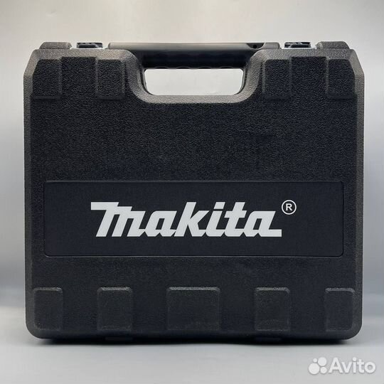 Шуруповерт Makita 26V с набором инструментов