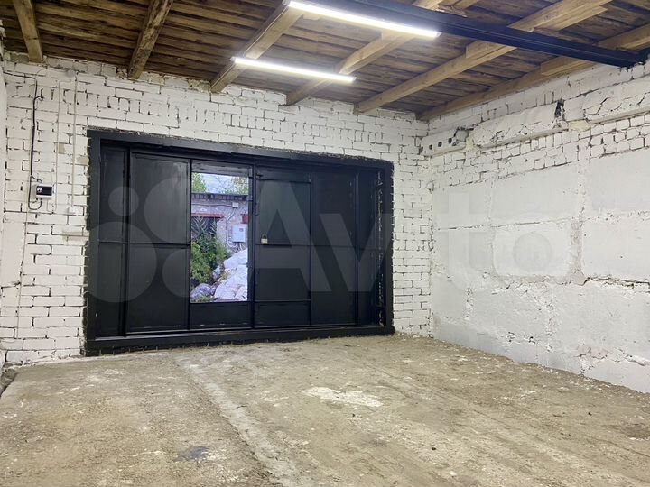 Гараж, > 30 м²