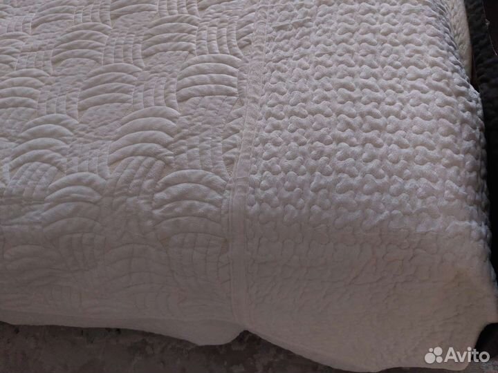 Покрывало на кровать новое 230 на 250