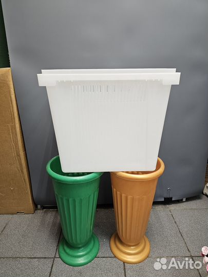 Баки и вазоны для цветов