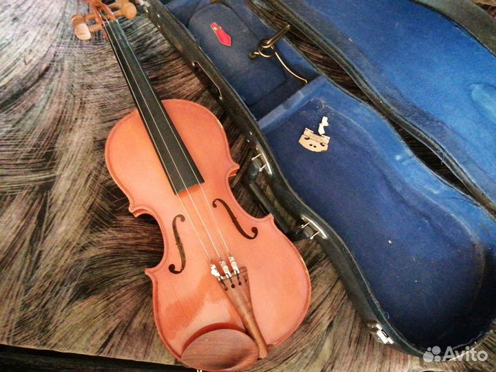 Скрипка в футляре китай