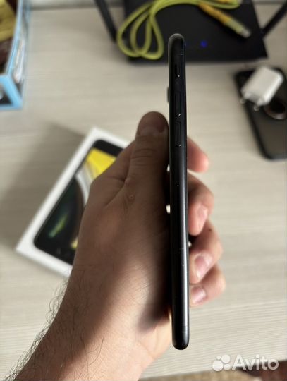 iPhone SE, 128 ГБ
