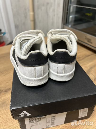 Кроссовки adidas, 23 размер (UK 7 1/2K, US 8K)