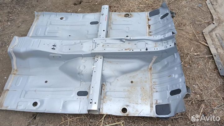 Пол кузова Toyota Funcargo