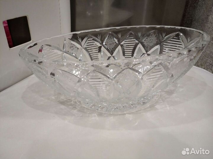 Хрустальные вазы, салатники, ладьи, конфетницы