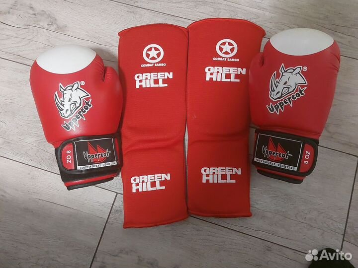 Боксерские перчатки и защита