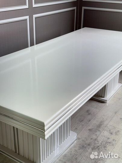 Обеденный стол