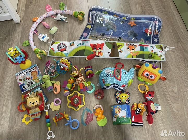 Развивающие игрушки для малышей пакетом