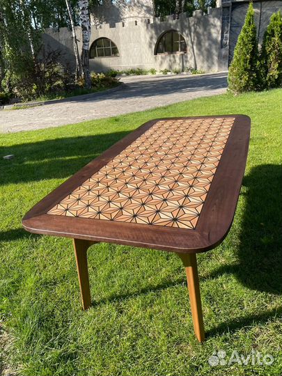 Обеденный стол большой