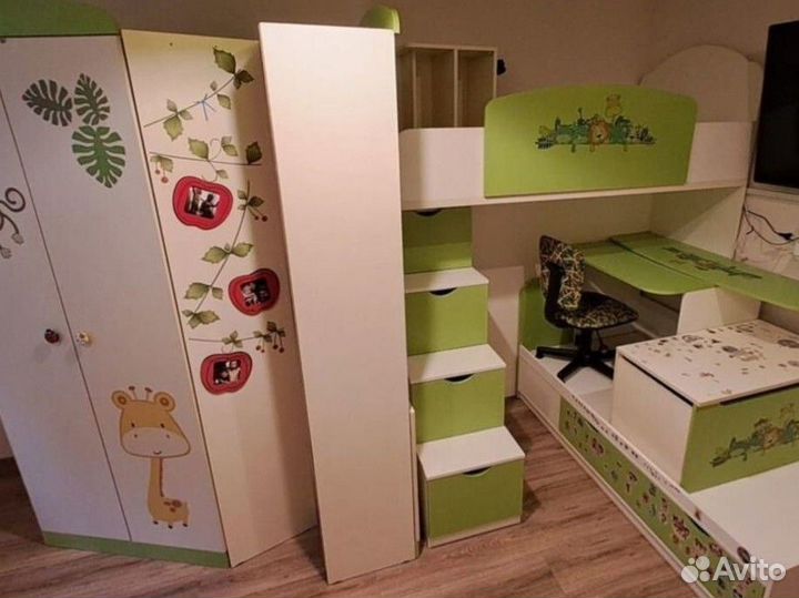 Детская двухярусная кровать