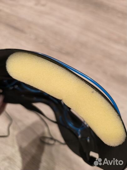 Маска карнавальная черная светящаяся